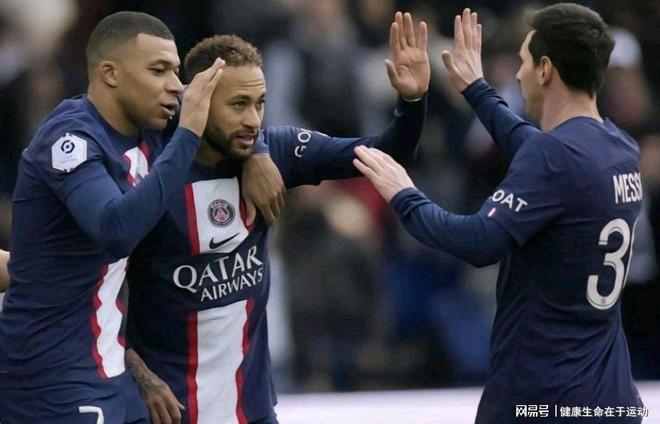 许利民：周琦眼睛受伤和去年类似，明天会去眼科做详细检查