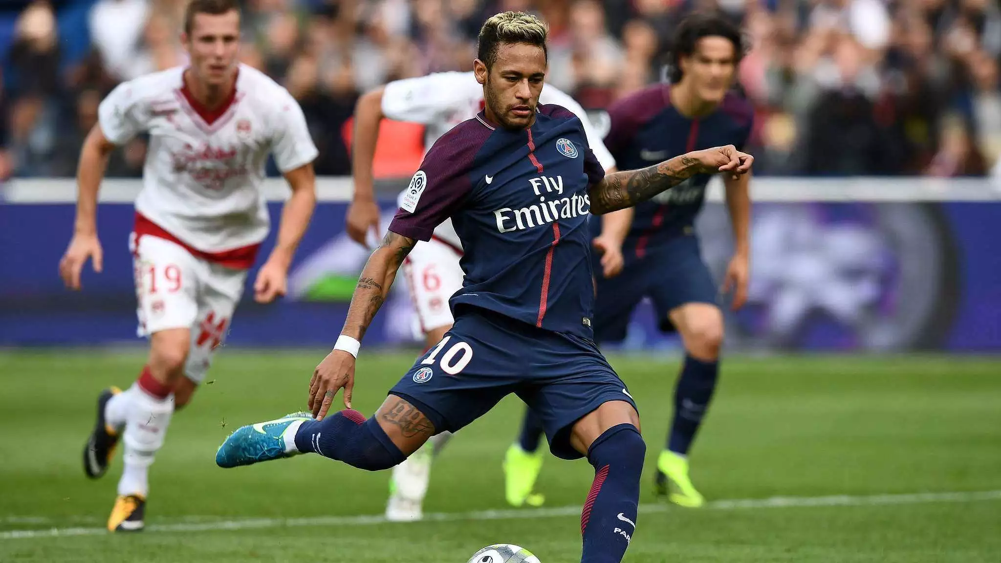 西甲-拉菲尼亚点射亚马尔破门 巴萨2-0比利亚雷亚尔