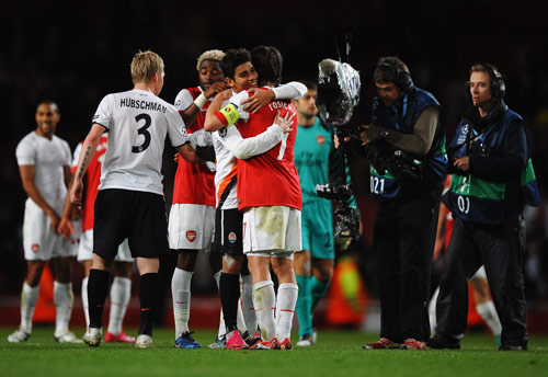 杀入畅销榜TOP 1，新作未出被发行争抢，这家小团队跑通一条另类赛道